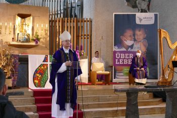 Adveniat-Bischof Dr. Franz-Josef Overbeck predigte beim Gottesdienst zur Eröffnung der Adveniataktion 2020 in Stockstadt am Main.