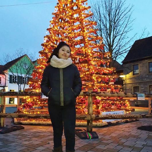 Ivana de Souza Batista aus dem brasilianischen Partnerbistum Óbidos arbeitet als weltwärts-Freiwillige in einer Würzburger Kindertagesstätte. Weihnachten 2019 verbrachte sie bei einer Hammelburger Familie.