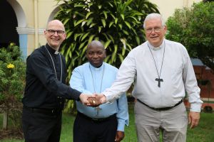 Bischof Dr. Franz Jung, Bischof John Ndimbo und Bischof Bernardo Johannes Bahlmann sind glücklich und zufrieden mit der gemeinsamen Reise durch das brasilianische Partnerbistum Óbidos.