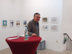 Diözesanreferent Alexander Sitter eröffnet die Wanderausstellung in Walldürn